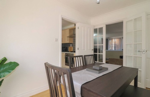 Leicester Cottage | 12 GORSE LANE, family friendly, with a garden in Syston
