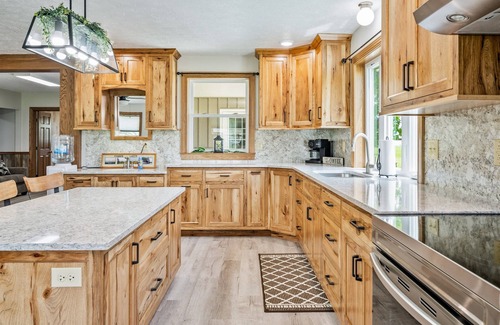 Town of Milo House | 12 Guest | New Hot Tub | Fire Pit | Near Wineries