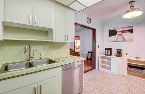 Trailer Estates Cottage | 12 Mi to Beach: Cottage w/Pool in Bradenton