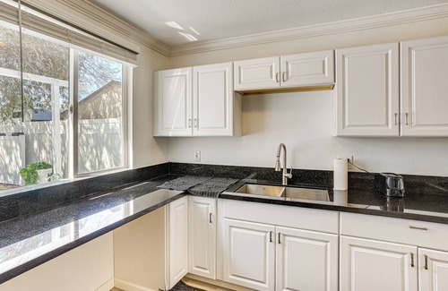 El Rancho House | 12 Mi to Downtown LA: Quiet Getaway w/Patio