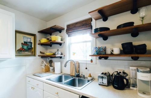 Woodbine House | 12 Minutes from Downtown Nashville 3B/1B Fully Furnished