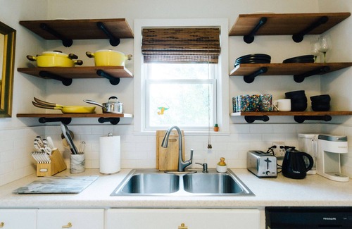 Woodbine House | 12 Minutes from Downtown Nashville 3B/1B Fully Furnished