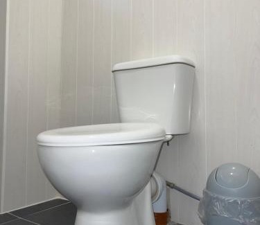 Havering Park Apartment | 12 Penn Gardens - Apart 3