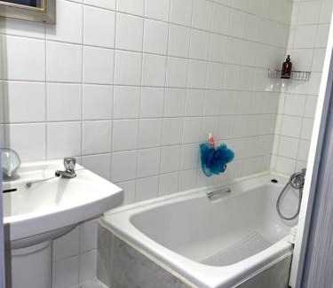 Havering Park Apartment | 12 Penn Gardens - Apart 1