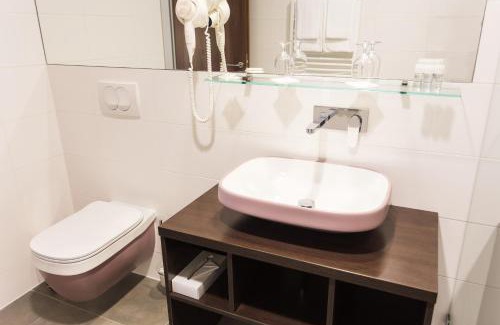 Terezvaros Hotel | 12 Revay Hotel