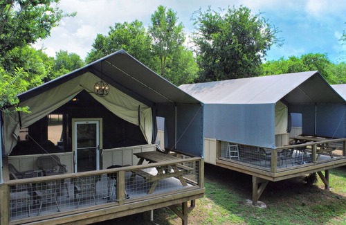Seguin Cabin | 12 Son's Geronimo - Birdhouse Cabin