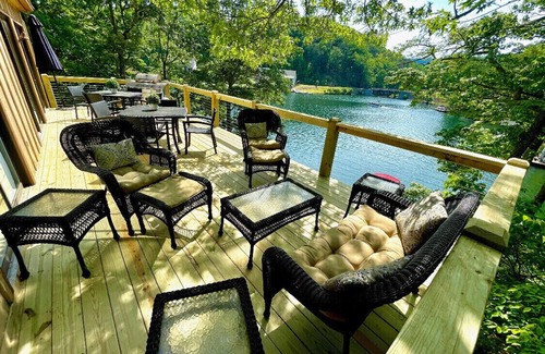 Waleska House | 120 FT LAKEFRONT, 3 new DECK levels, HOT TUB, TRAMPOLINE, H2O TOYS, RENT PONTOON