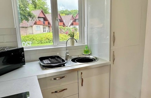 Saint Breward Villa | 120 Hengar Manor Cozy Villa - Onsite Indoor Poolnn