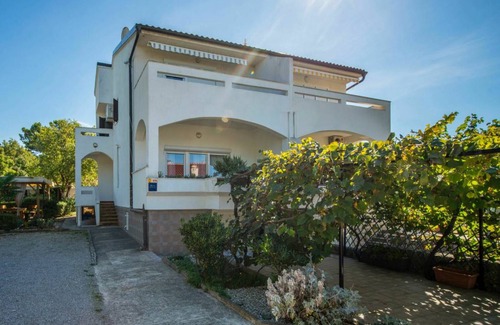 Punat Apartment | 120 m² Apartment ∙ 5 bedrooms ∙ 10 guests