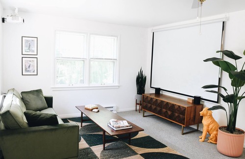 South Kansas City House | 120”Screen! King Bed! Luxe Design Near The Plaza