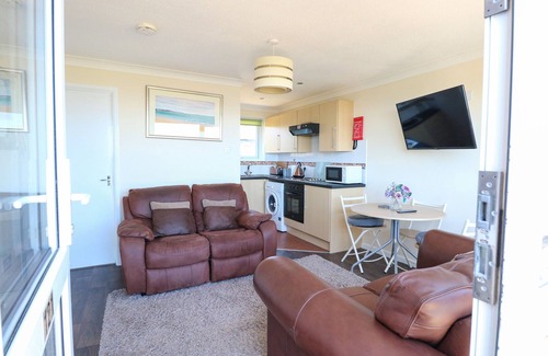 Corton Cottage | 121, family friendly, character holiday cottage in Corton