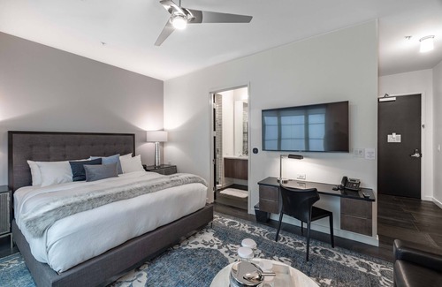 West End House | 121 Hotel by AvantStay | Chic & Modern Superior Suite In Ideal Nashville!