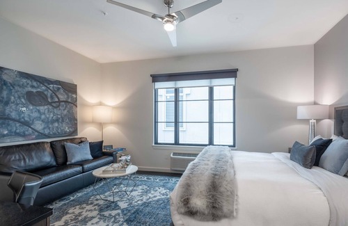West End House | 121 Hotel by AvantStay | Chic & Modern Superior Suite In Ideal Nashville!