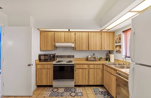 Lakeland House | 1244 3BR/2BA Lakefront Oasis Medical Center