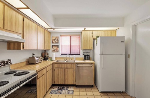 Lakeland House | 1244 3BR/2BA Lakefront Oasis Medical Center