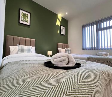 Cradley Apartment | 124A The Luxury Suite 1st floor modern apartment
