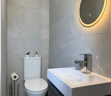 Cradley Apartment | 124A The Luxury Suite 1st floor modern apartment