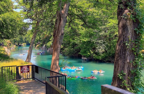 New Braunfels Condo | 125 m² Condo ∙ 3 bedrooms ∙ 8 guests