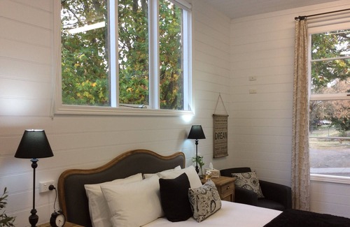 Omeo Cottage | 125 year old Boutique Cottage in heart of Omeo Valley