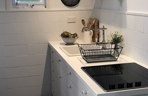 Omeo Cottage | 125 year old Boutique Cottage in heart of Omeo Valley