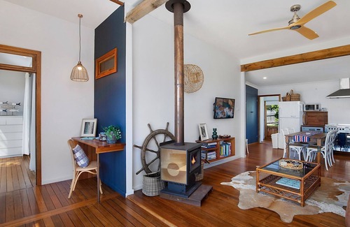 Bermagui House | 128 Lamont Street - River front