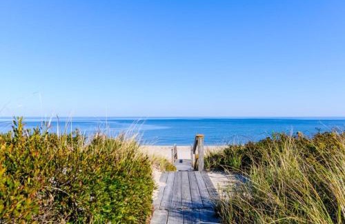East Sandwich House | 129 North Shore Boulevard East Sandwich - Cape Cod