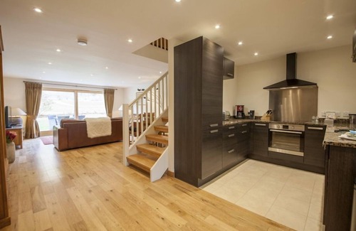 Kenmore Cottage | 12B Maxwells - sleeps 4 guests in 2 bedrooms