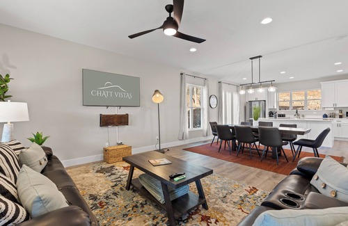 Rossville House | 12bdr| 34+ppl|TripleTreehomes|HotTubs|Chatt Vistas