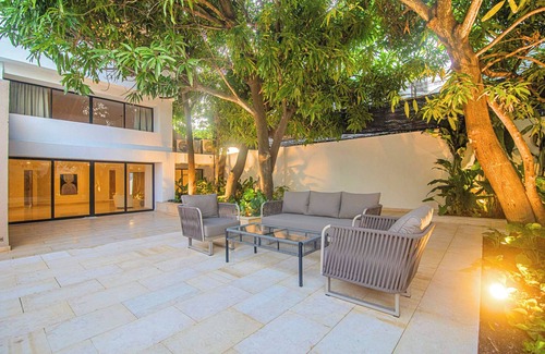 Bocagrande Villa | 12BR Luxury Cartagena Villa – Downtown, Pool, Maid, Free Airport Pickup