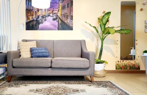 Pinagsama Apartment | 12e Spacious Cozy Suite at The Venice Mall with FREE Parking and Washing Machine