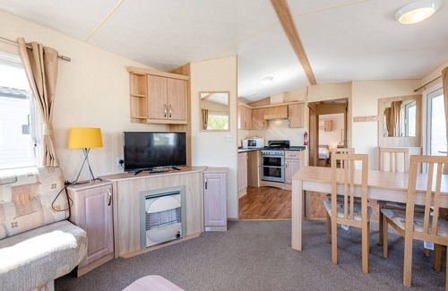 Bognor Regis House | 12ft-wide caravan with one double and one twin.