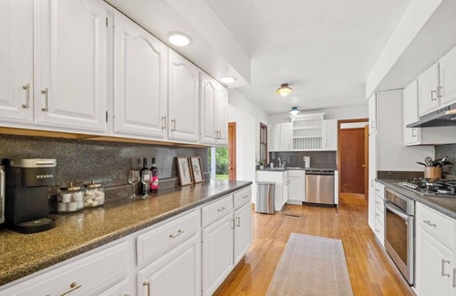 Summerlee House | 12min NRG - Hot Tub & Gameroom & Firepit & Theater
