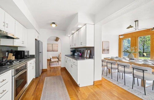Summerlee House | 12min NRG - Hot Tub & Gameroom & Firepit & Theater