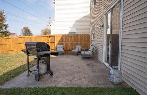 Jeffersonville - Clarksville Villa | 12MINSTOLOUVILLE,GAMERM,PATIOGrill-RusticElephant