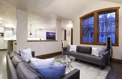 Aspen House | 12MM Aspen Residence -Walk to Town & Ski Slopes by Aspen Vacation Rentals™