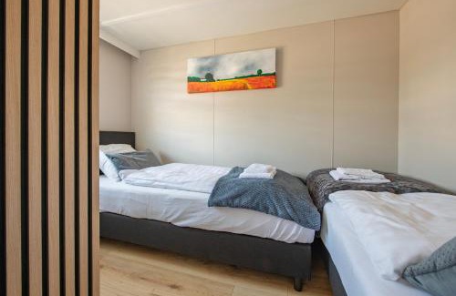 Oisterwijk Ski Chalet | 13, Artist-Designed with AC, Parking & Fully Fenced!