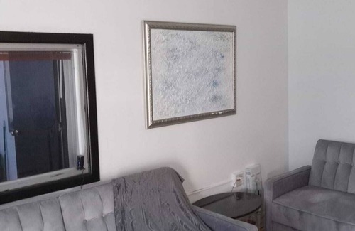 Colombia House | 13 Bedroom Economical Clean Sleeps over 50 Guests