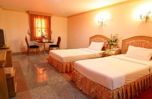 Nonthaburi Hotel | 13 Coins Ngamwongwan Hotel