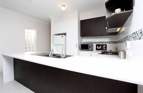 Hayborough Apartment | 13 Elliot Ave - Pets Negotiable