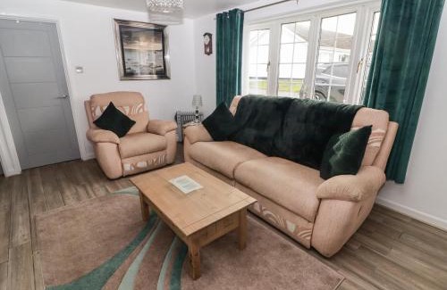 Scurlage House | 13 Gower Holiday Village
