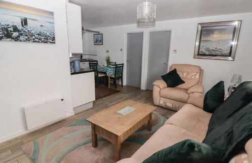 Scurlage House | 13 Gower Holiday Village
