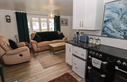 Scurlage Cottage | 13 Gower Holiday Village