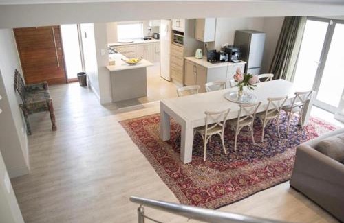 Stellenbosch Central Villa | 13 La Gratitude Luxury Apartment-with backup power for loadshedding
