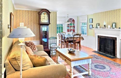 Harwich Port House | 13 Lincoln Village Harwich Port Cape Cod - - Cap'n Eri