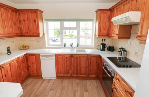 Kilgetty Cottage | 13 Lyndhurst Avenue