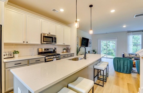 Goose Creek House | 13 Mi to Dtwn Charleston: Quiet Townhome