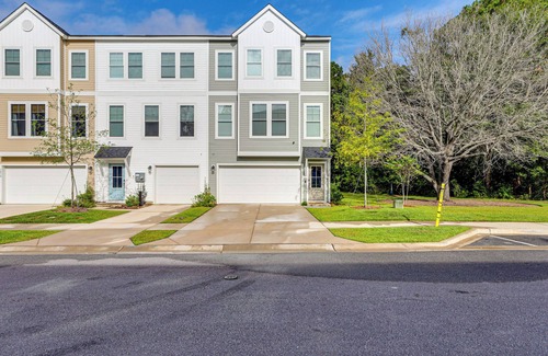 Goose Creek House | 13 Mi to Dtwn Charleston: Quiet Townhome