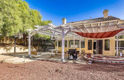 Corona House | 13 Mi to Dtwn Riverside SoCal Family Home!