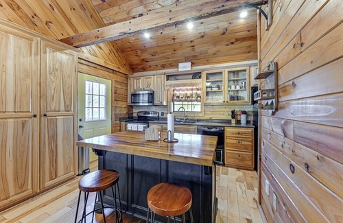 Hiawassee Cabin | 13 Mi to Lake Chatuge: Hiawassee Cabin w/Views!