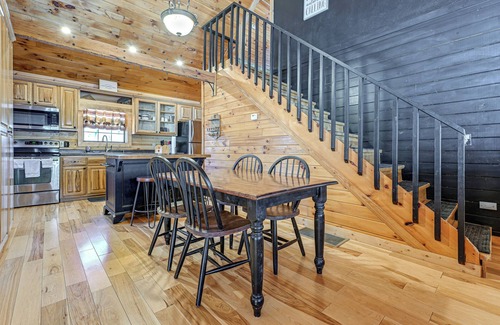 Hiawassee Cabin | 13 Mi to Lake Chatuge: Hiawassee Cabin w/Views!